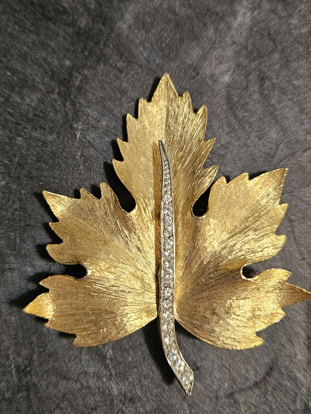 Vintage Gold Maple Leaf Brooch and Earring Set. - Picture 2 of 7